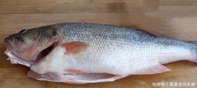 正确|清蒸鱼切记别放料酒和盐,教你正确做法,鱼肉鲜嫩多汁,不腥不老