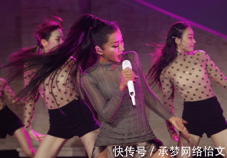 女歌手|《中国好声音》模式有变,四位大咖导师各配一位高颜值女歌手助教