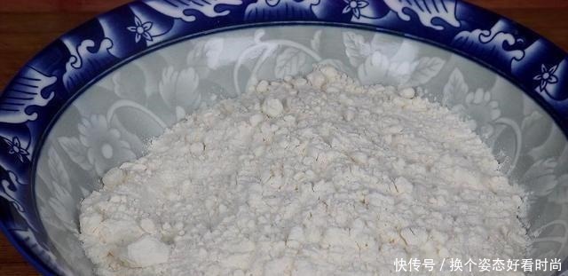 喜欢吃面条别再手擀了,教你懒人做法,爽滑劲道,一大碗不够吃