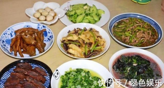 南方人一家4口的晚餐,花了80元做了8菜1汤,北方人看不下去