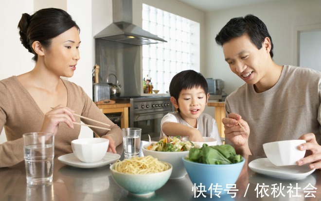 粗茶淡饭|想要孩子身体好，8岁前控制好饮食，少吃这四类，养好脾胃少生病