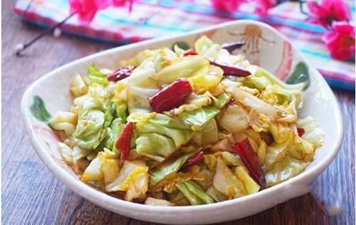 美食优选：辣爆圆白菜，鱼香茄子，青蒜炒肉丝的做法