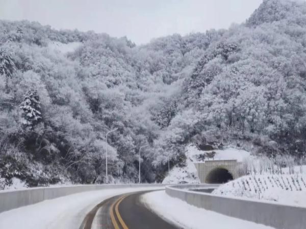 雪花儿|雪后小城，每一帧都美成屏保!