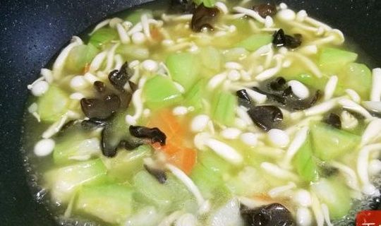 绿豆|小暑过后该吃它了!维C含量是绿豆的3倍,10秒做出一盘减脂菜