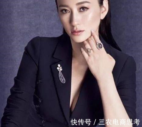 有色&李小冉戴翡翠温婉娴静、典雅大方!翡翠作为饰品究竟能有多优秀!