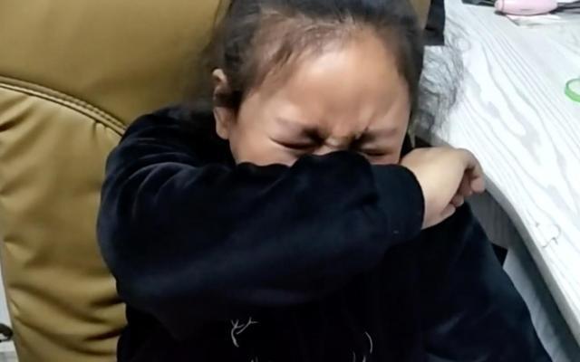 初墨|宝爸给女儿取名“初墨”,自认文雅却气哭娃,网友:看看自己姓啥