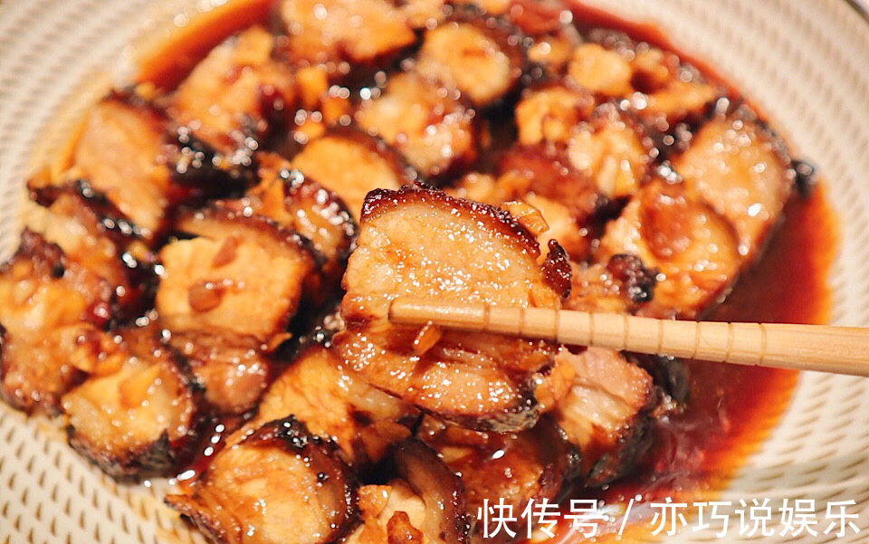 吃一次就上瘾的秘制叉烧,喷香下饭,肉质焦黄,吃起来肥而不腻