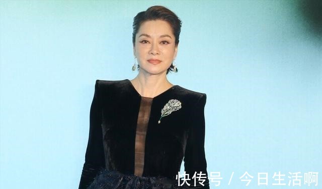 头顶 看了58岁毛阿敏的短发发型,终于明白了方脸型,为何适合短发了!