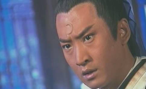 周杰|《还珠格格》播出23年后,有人回味“舌吻”,周杰却活成了自己