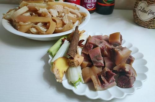 这东西含有胶原蛋白，8块钱一斤，女生可多吃，肤白气色好！