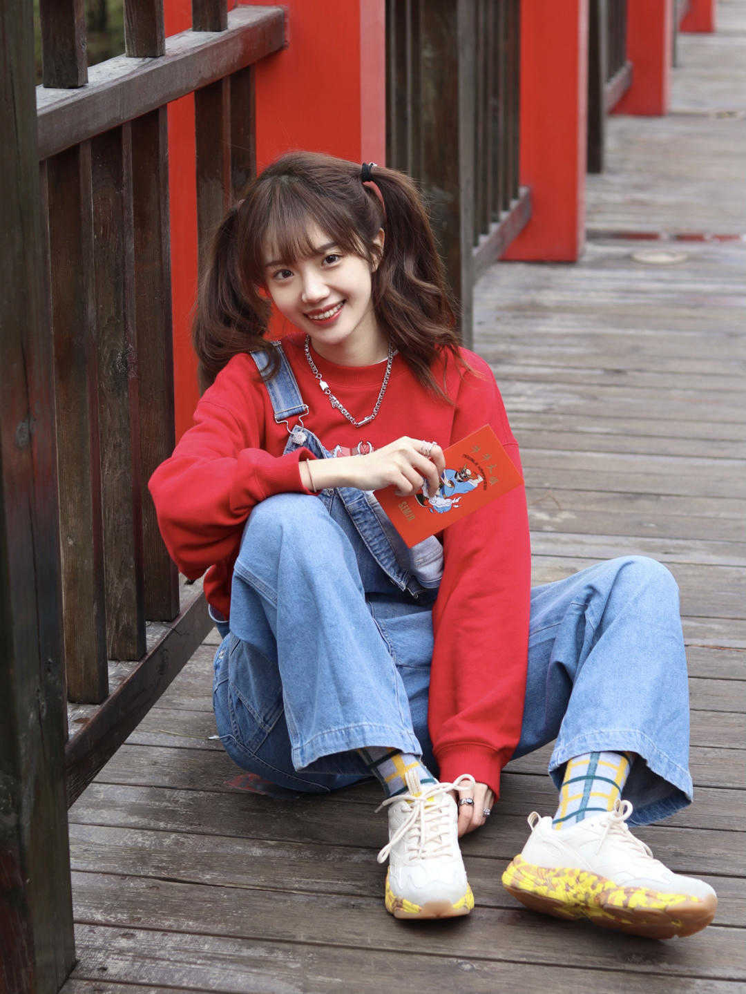 优雅|穿来穿去,还是“阔腿裤”舒适日常,搭配白色上衣,优雅又精致