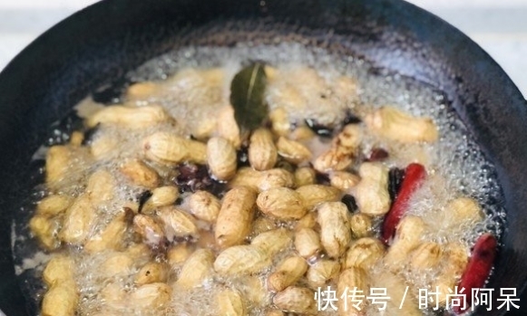 落花生|做盐水花生时,不要只会加大料,多加“一物”,香味浓郁更加好吃