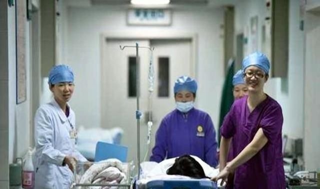 孕妈|孕妈进入产房生孩子,5样东西必须带全,其他可以不带,可别嫌多