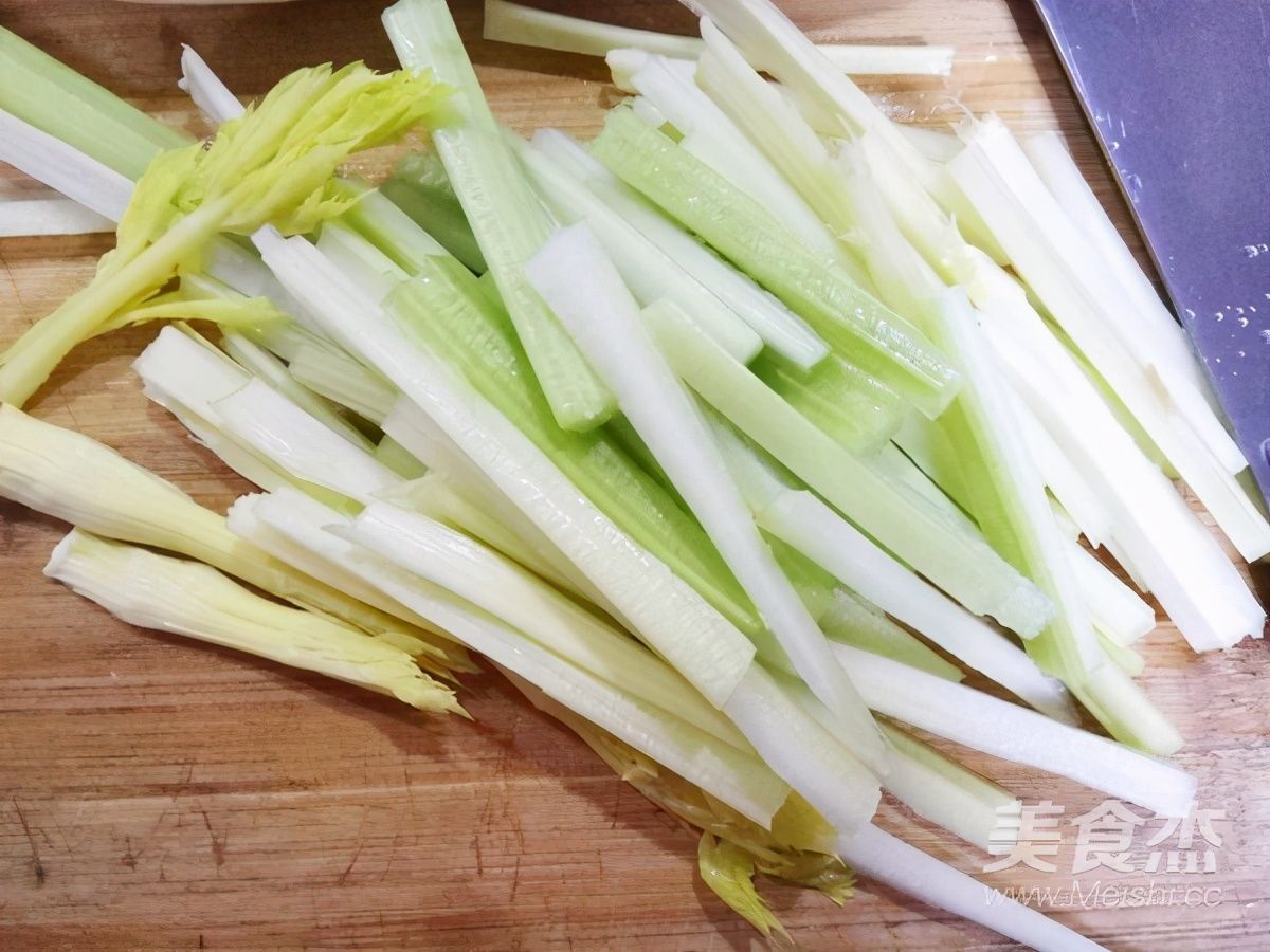 医生不会告诉你,它是强碱性食物,补血防脱发,上年纪的人要多吃