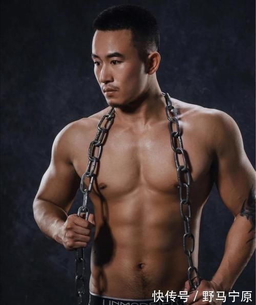 外表|强壮的90后健身教练，成熟稳重的外表，满满的荷尔蒙，羡慕哦