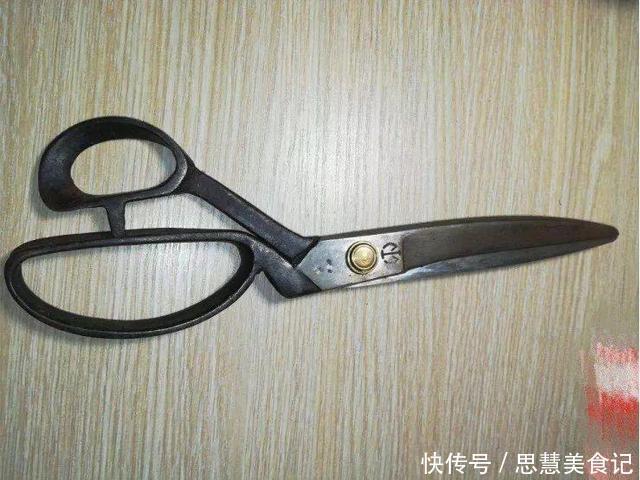 这花春天不能缺水,放阳台一晒就能活,不用半月叶子长满盆!