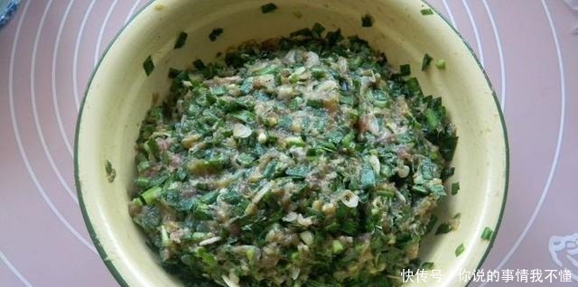 蒸饺好吃有诀窍,学会这样做,皮儿软韧,馅儿鲜香,蒸一锅不够吃