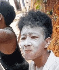 |搞笑GIF：本来我也想吃一口 但是碍于面子没张口