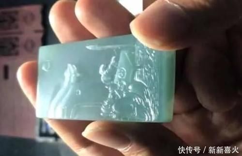 皮壳|花3万5买下一块原石,却连手镯都取不出,只能勉强做几块牌子
