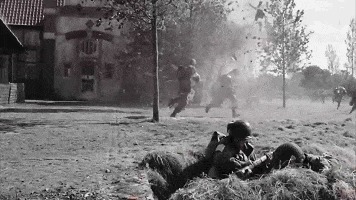 |搞笑GIF:这个伪装的太差了,我一看就知道是假的