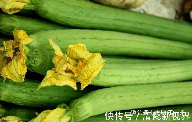 搅拌均匀|炒丝瓜时,很多人第一步就做错了,难怪炒的丝瓜发黑没食欲