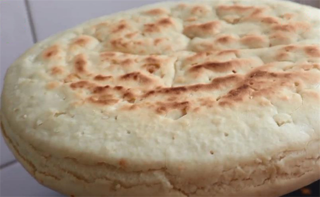 锅盔|教你做陕西特有的风味小吃锅盔馍,又圆又厚又好吃,实在太香了