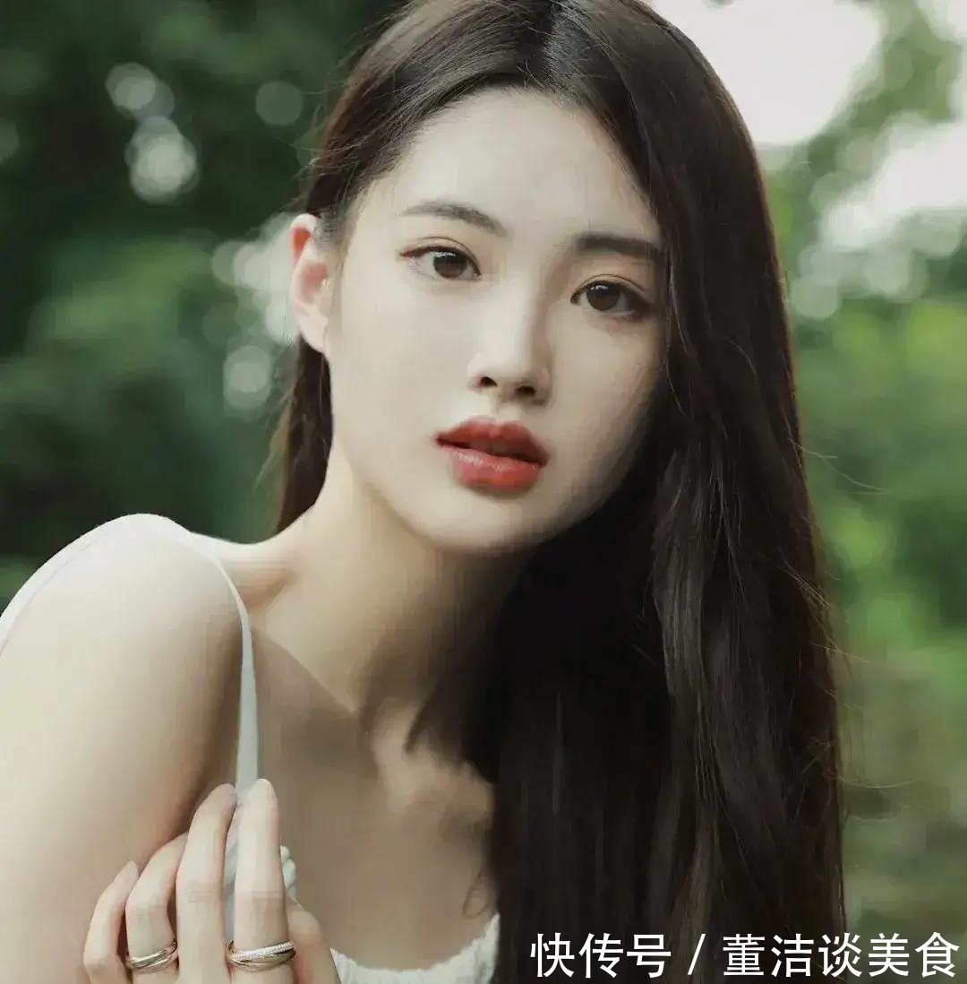 长裙|食色108——美女穿搭14: 纯白圆弧领露背长裙