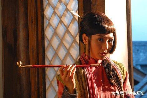 瘸子#寡妇门口贴上联孙悟空,金箍棒,能长能短!瘸子对下联遭人议论