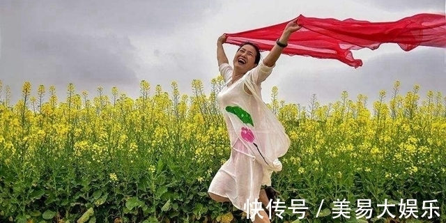 深意|中国大妈旅行,为什么总爱“搭丝巾”?另有深意你不懂