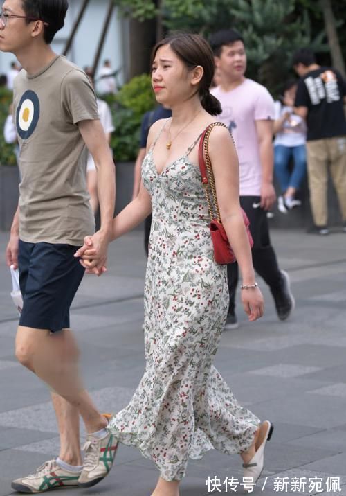 裙子 长裙女神有魅力,轻轻松松便如此美丽迷人