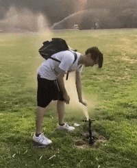 |搞笑GIF:妹子这是哪来的自信啊,真是被你迷倒了呢