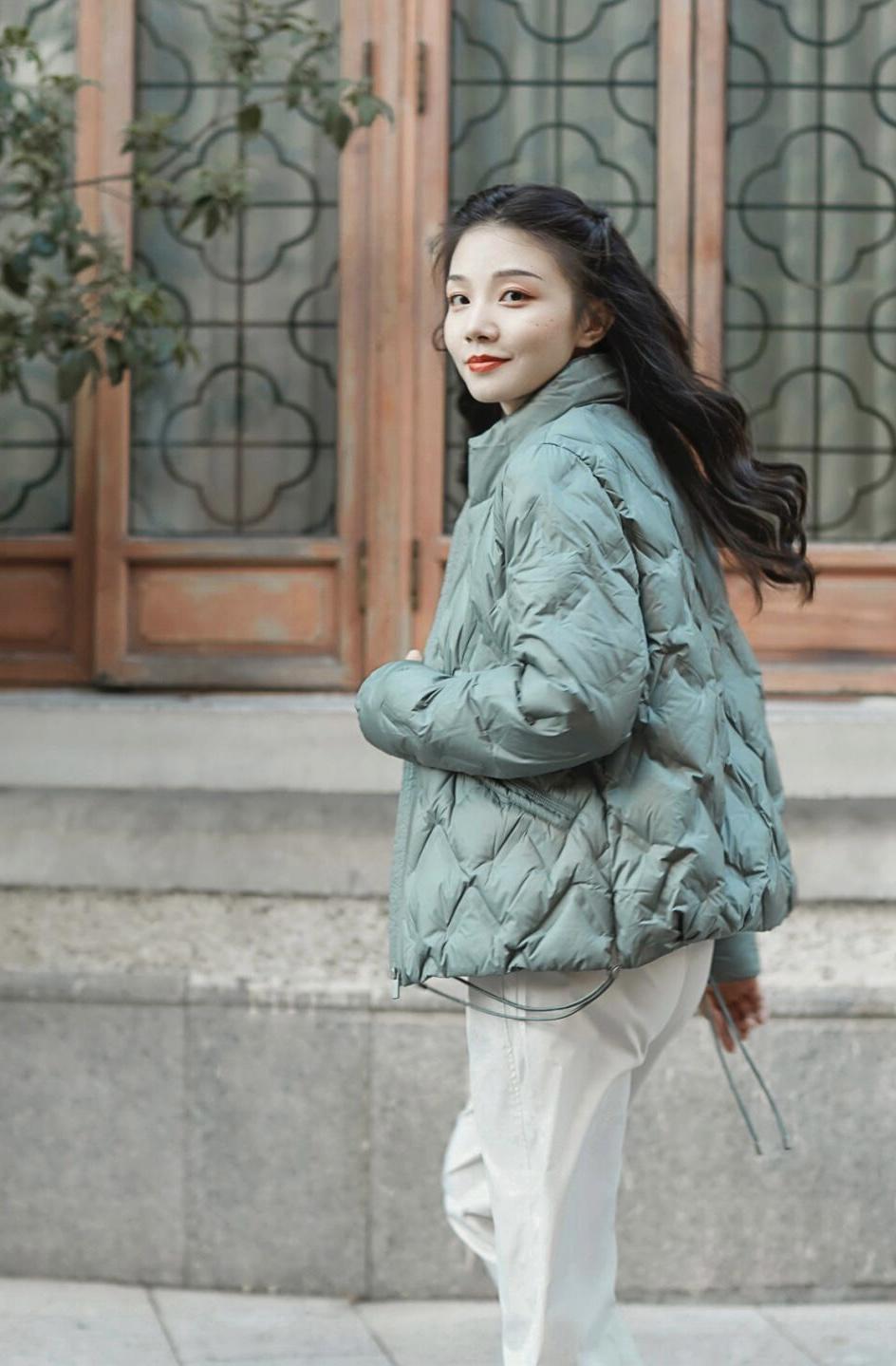 高领|被这组时髦洋气的羽绒服搭配折服了,保暖时髦,大家可以照搬