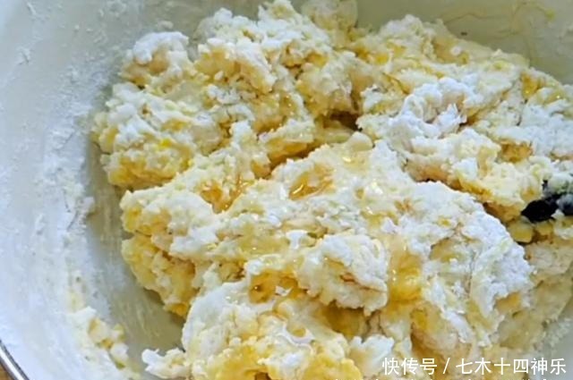 我家面粉从不蒸馒头，加3个鸡蛋，秘制一做，出锅老婆直夸好吃