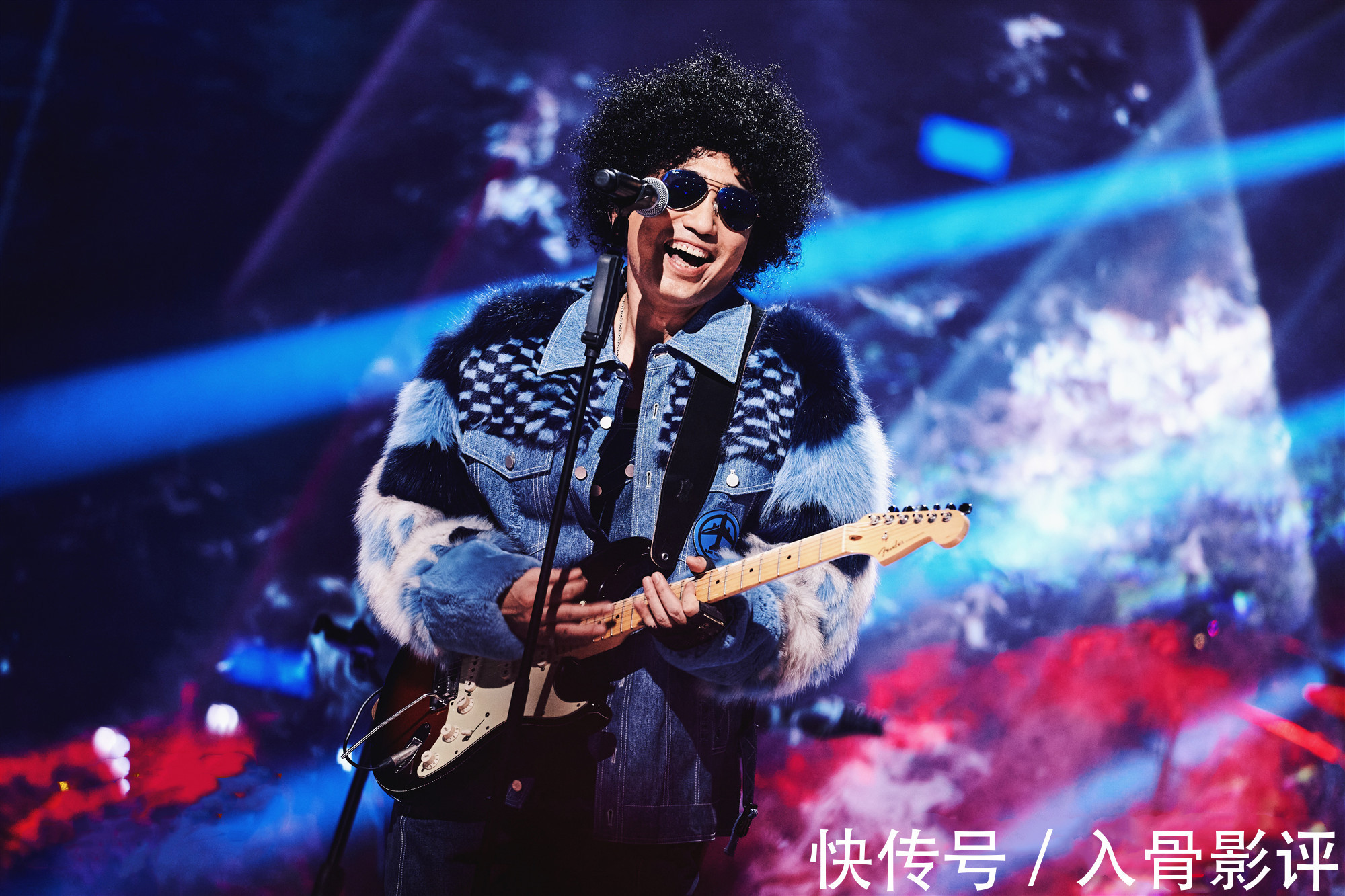 《追光吧》:哥哥們初舞臺(tái)夢(mèng)幻聯(lián)動(dòng),出現(xiàn)多位后起之秀