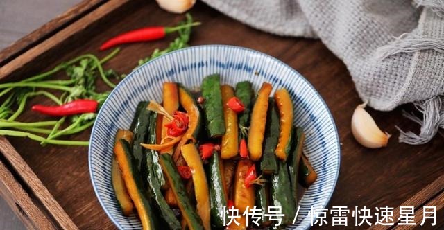 家常秘制腌黄瓜,做法简单,鲜香美味嘎嘣脆!
