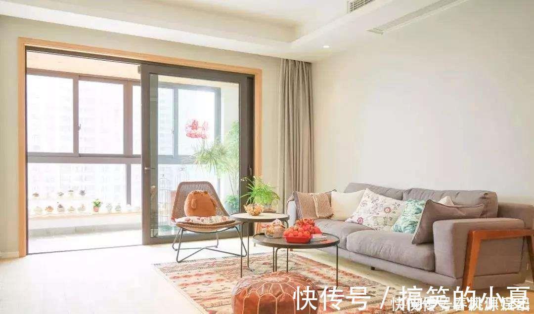 门扇|家中阳台不要傻傻装推拉门了,占空间还不实用,聪明人家都装这种