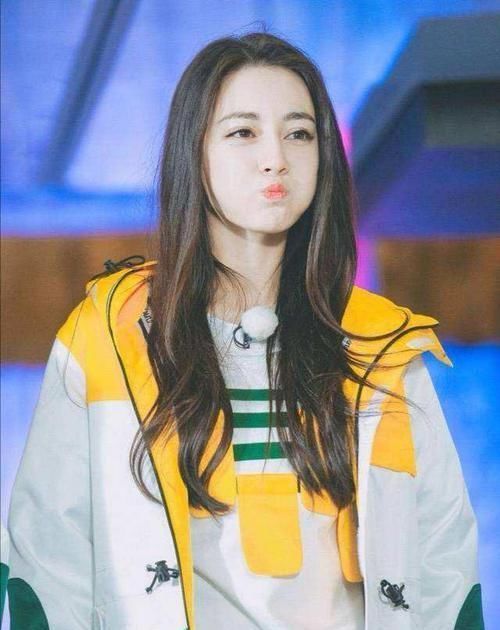 留齐刘海|50岁女人别再留齐刘海了,今年流行5种“发型”,显脸小还不挑人