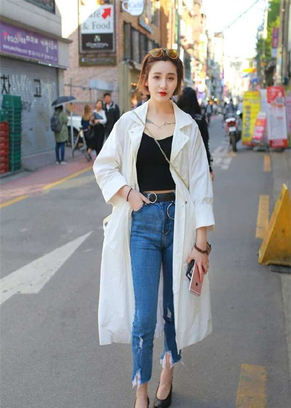 靓装|长发飘飘的小姐姐,身穿精美靓装,时尚又抢眼