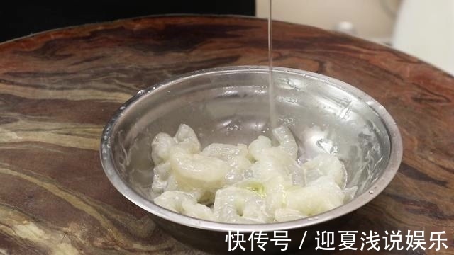 做法|虾仁想要做得饱满爽脆？关键在于腌制和上浆，这种做法简单实用