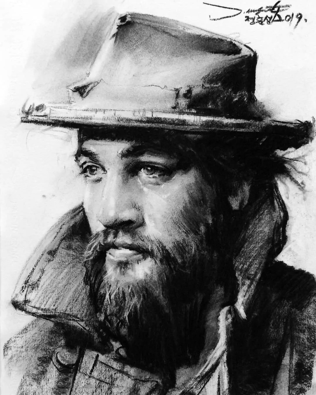 小孩童$画皮画骨难画魂,他用木炭条把肖像画活了