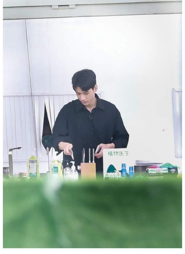 龔俊|《中餐廳5》官宣定檔后，首批飛行嘉賓曝光，元老成員回歸成亮點(diǎn)