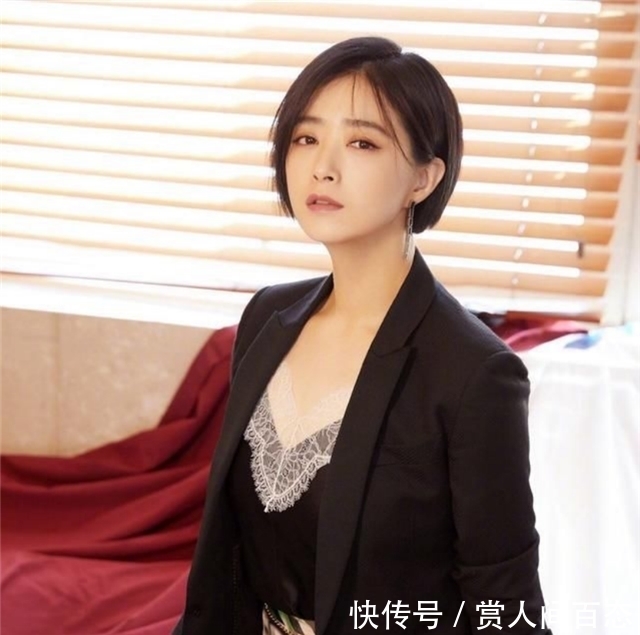 气质 50岁的女人头发别乱烫!可以试试这3款“发型”,减龄又显气质!