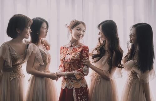 中式婚服搭配有何技巧？