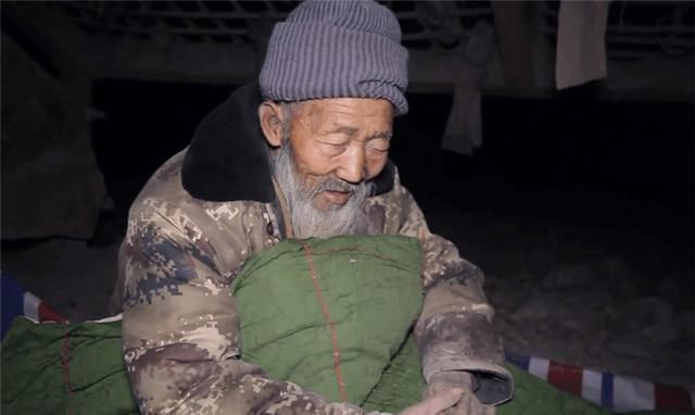 老人|“早知道不生了”，二胎家庭互相推脱责任，老人终被养老院拒收！