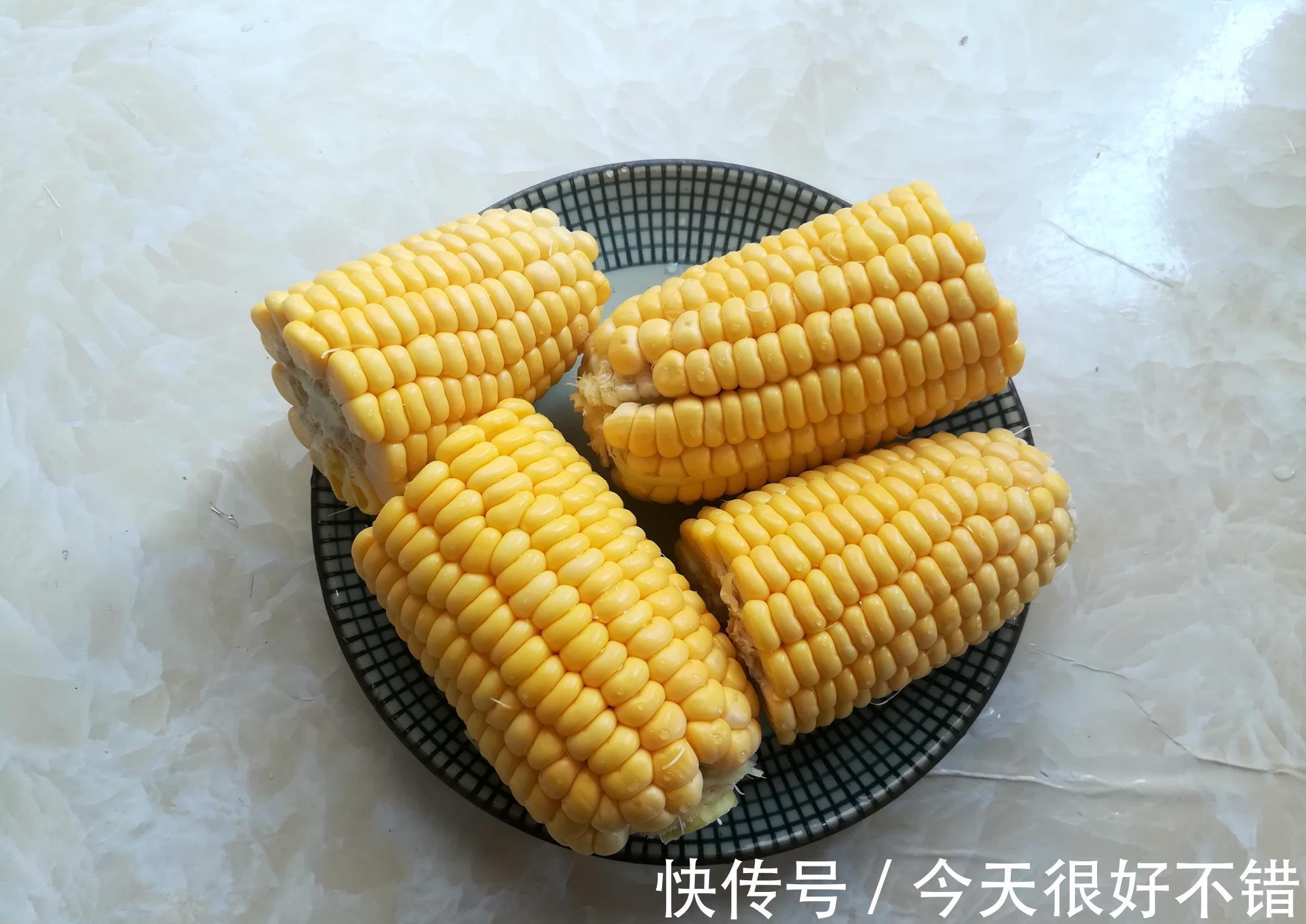 黄油|煮玉米,不要只加清水,多加3样,又香又甜,比买的玉米还好吃