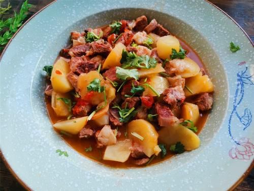 2021年夜饭菜单，东北味道的十六个菜，丰盛又实惠，东北人的最爱