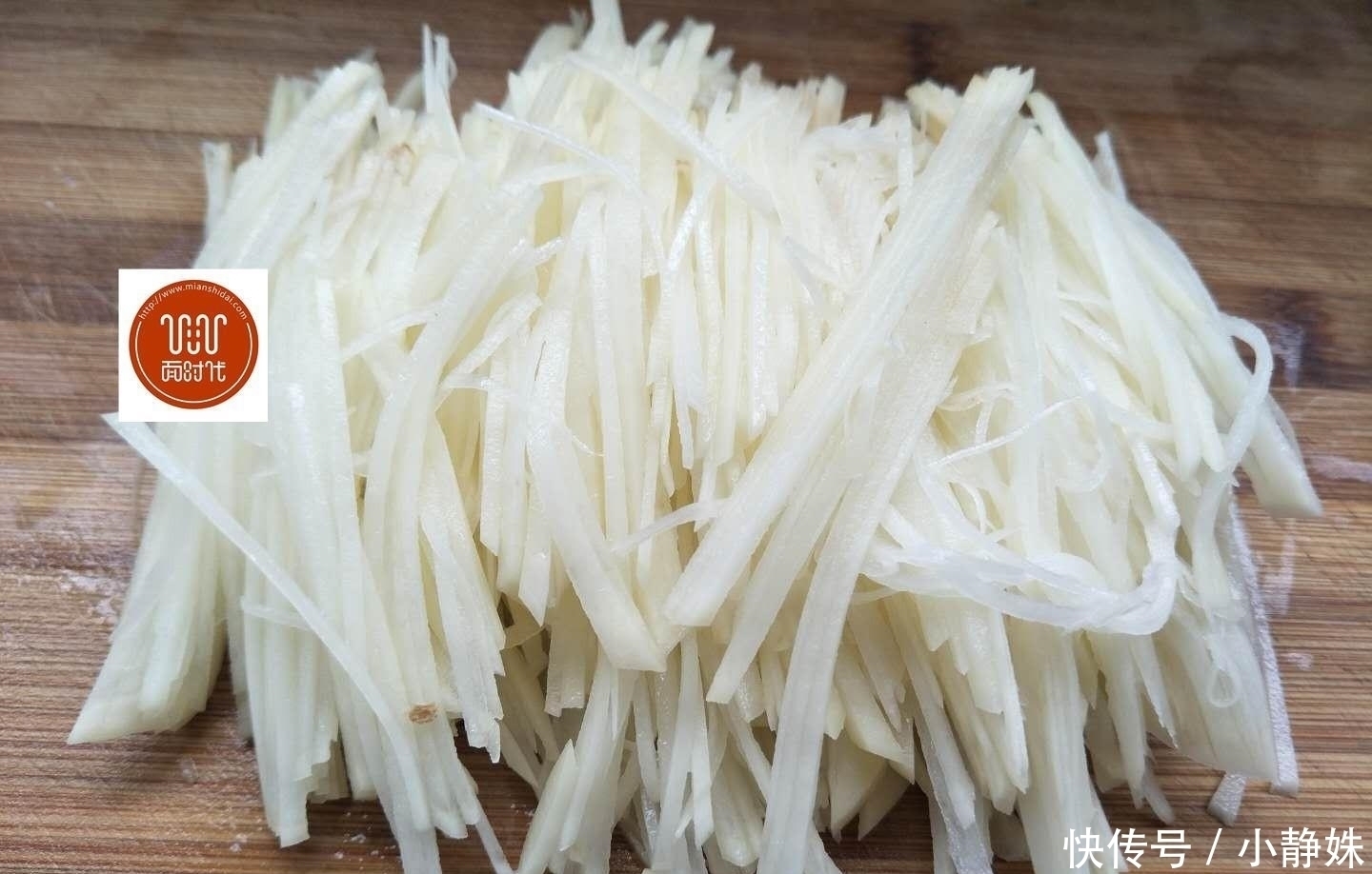 土豆不要炒着吃了,换个方法,做成一道美味早餐,大人孩抢着吃