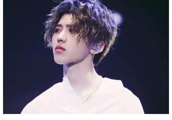 謝娜|《朋友請聽好2》被曝8月錄制，節(jié)目內(nèi)容改版，不見千璽有蔡徐坤