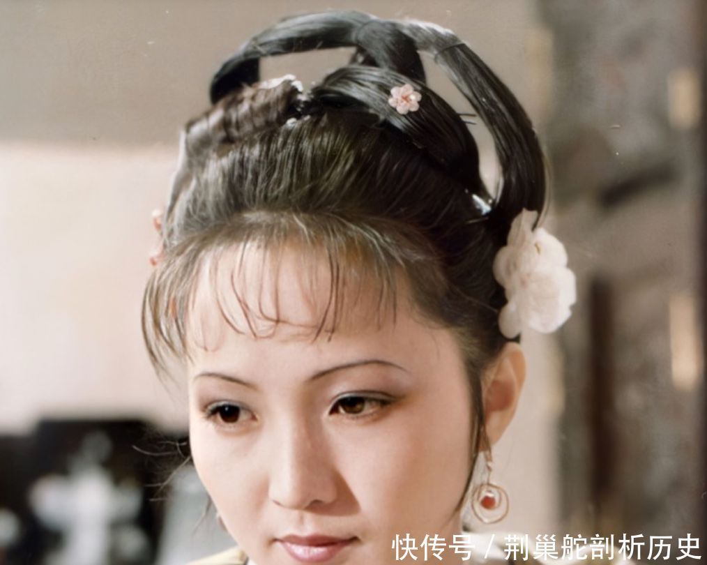 弊病|小厮们请假,为何都死缠平儿暴露出贾府管理的一个大弊病