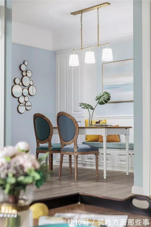 卡座|100平美式风三居室，卡座与餐边柜一体式设计颜值很高